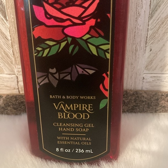 Bath and Body Works 2023 Halloween Vampire Blood Gel Hand Soap - Picture 2 of 4